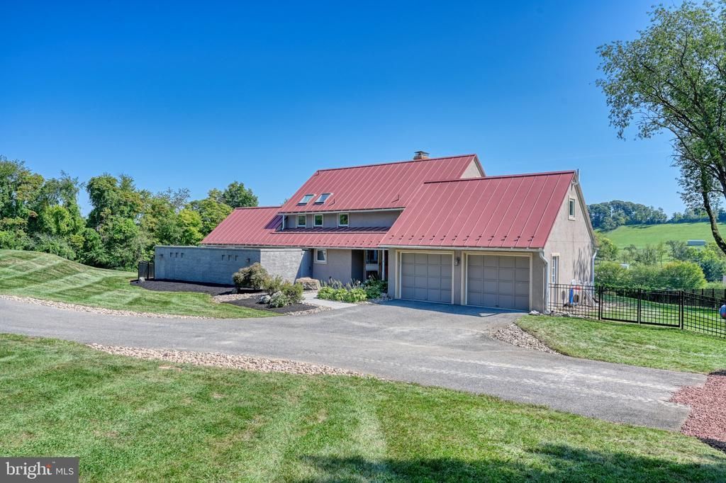 30 PADDOCK DRIVE , BERNVILLE, PA 19506