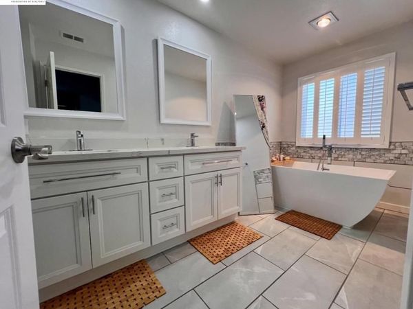 5371 San Simeon Pl , Castro Valley, CA 94552