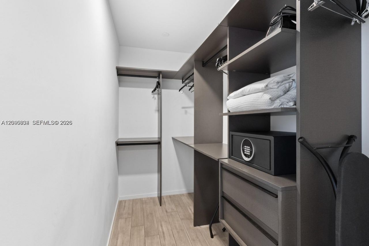 398 NE 5th St , Unit 1518, Miami, FL 33132 Photo