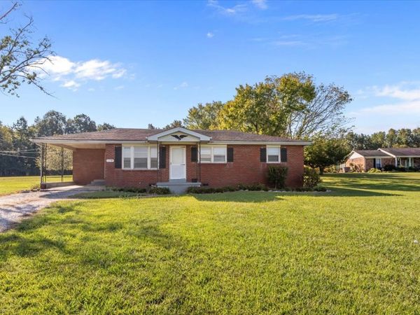 1179 Main St N, Tennessee Ridge, TN 37178