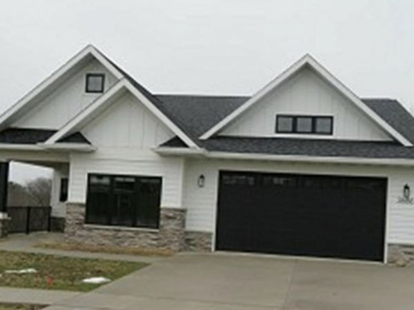 3686 Lasso Court, Dubuque, IA 52001