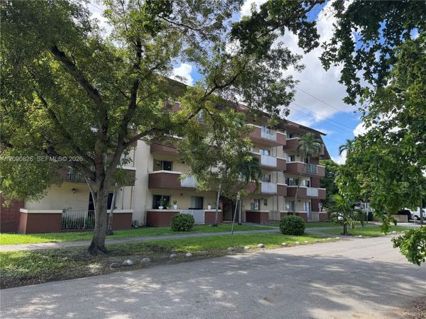 680 Miller Dr , Unit W301, Miami Springs, FL 33166
