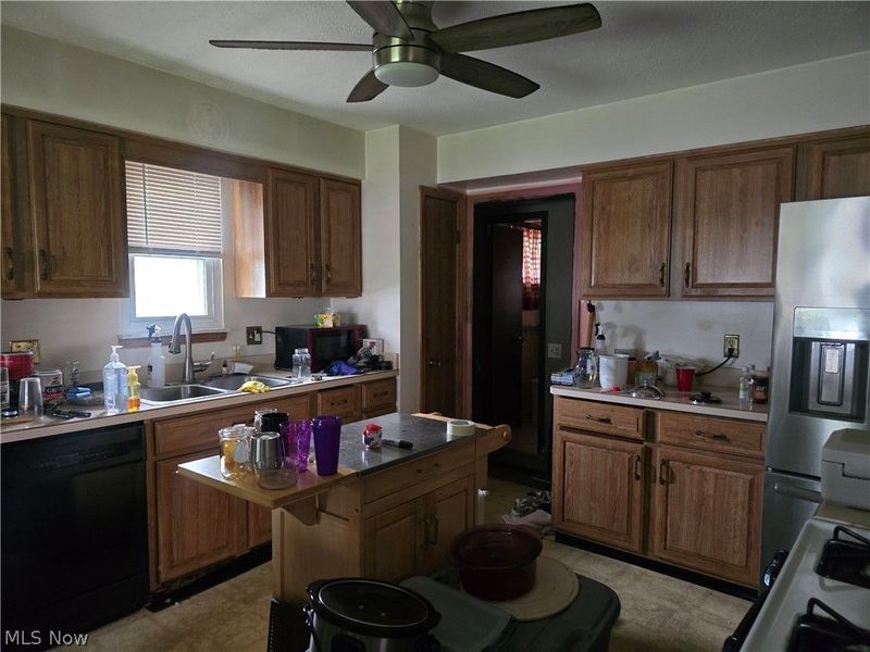 3843 Bosworth Road, Cleveland, OH 44111 Photo 5