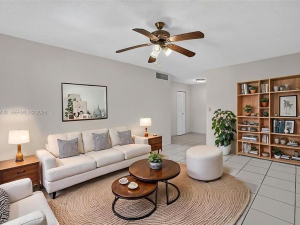 10786 N Kendall Dr , Unit D14, Miami, FL 33176