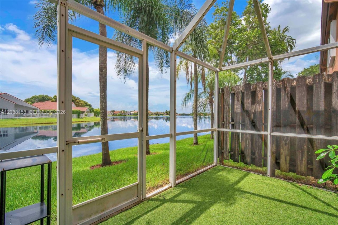 1303 Presidio Dr, Unit 6-41, Weston, FL 33327 Photo