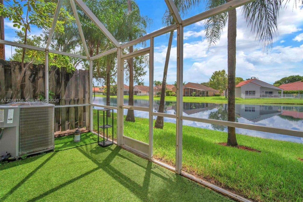 1303 Presidio Dr, Unit 6-41, Weston, FL 33327 Photo
