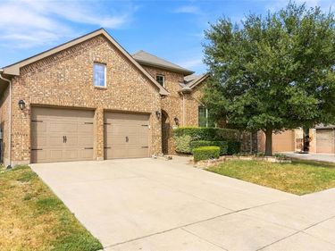 1136 Crest Meadow Drive, Fort Worth, TX 76052