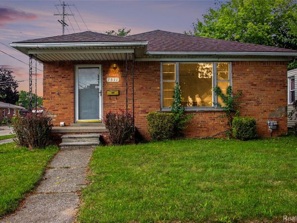 7511 Sterling, Center Line, Mi 48015