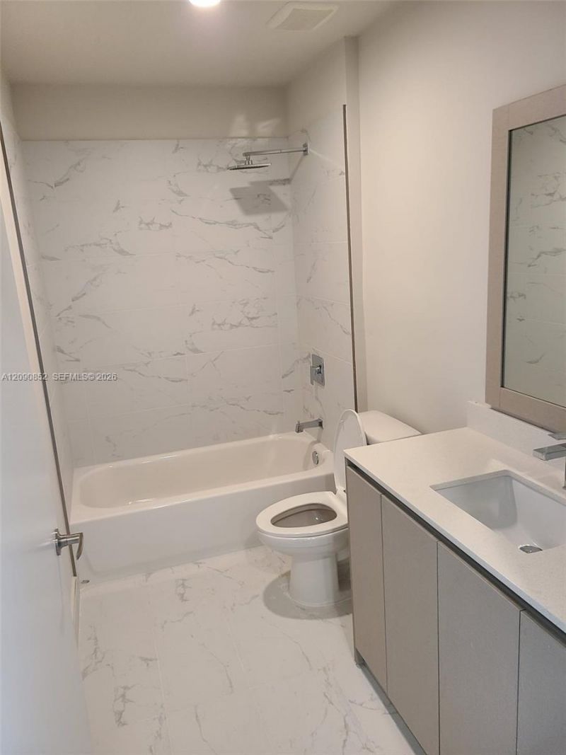 2555 NE 193 St , Unit 2114, Miami, FL 33180 Photo