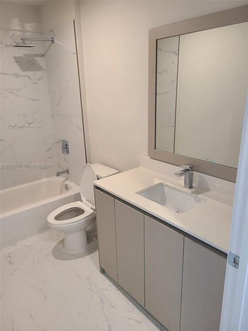 2555 NE 193 St , Unit 2114, Miami, FL 33180 Photo
