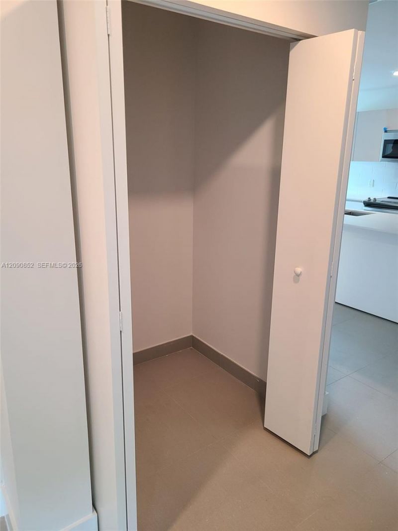 2555 NE 193 St , Unit 2114, Miami, FL 33180 Photo