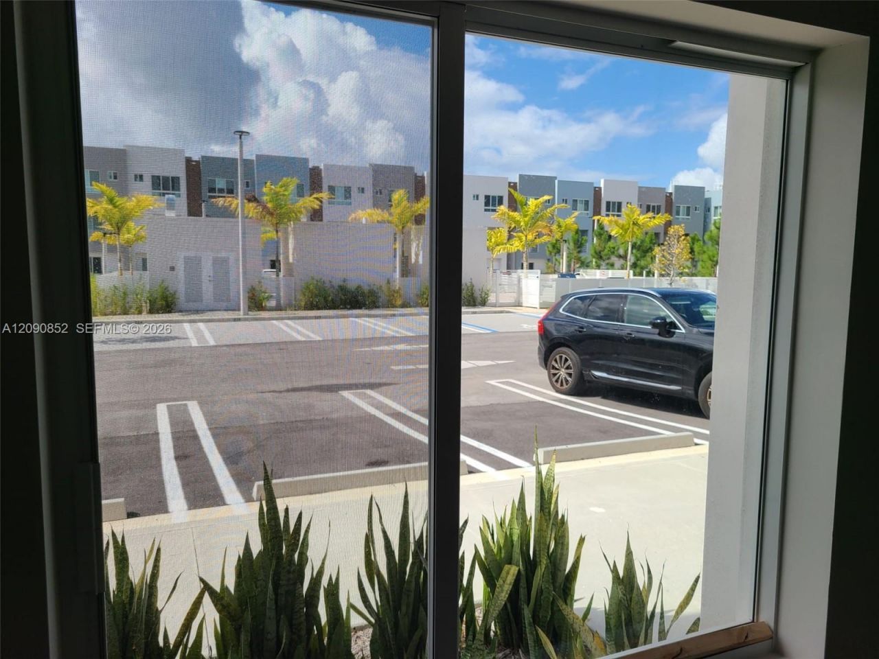 2555 NE 193 St , Unit 2114, Miami, FL 33180 Photo