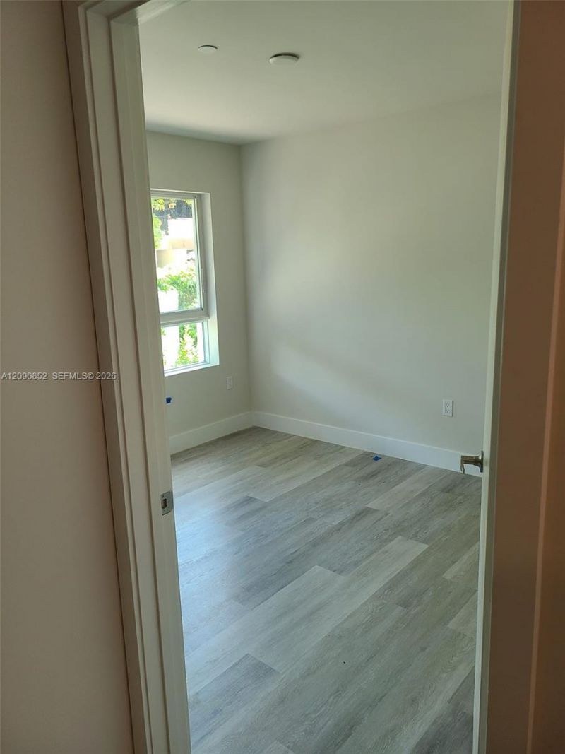 2555 NE 193 St , Unit 2114, Miami, FL 33180 Photo