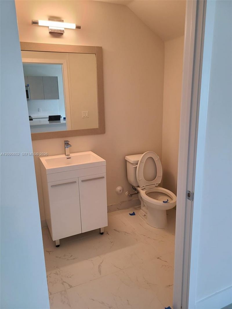 2555 NE 193 St , Unit 2114, Miami, FL 33180 Photo