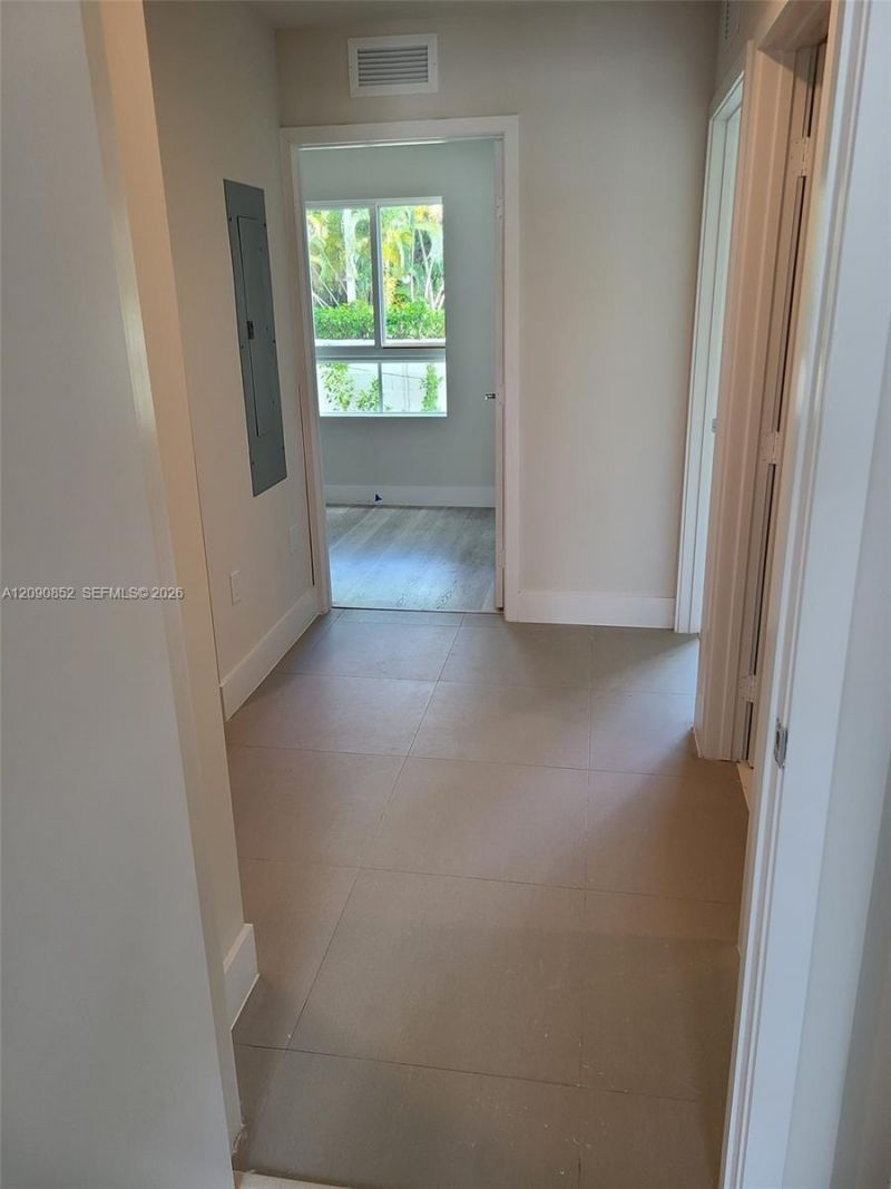 2555 NE 193 St , Unit 2114, Miami, FL 33180 Photo