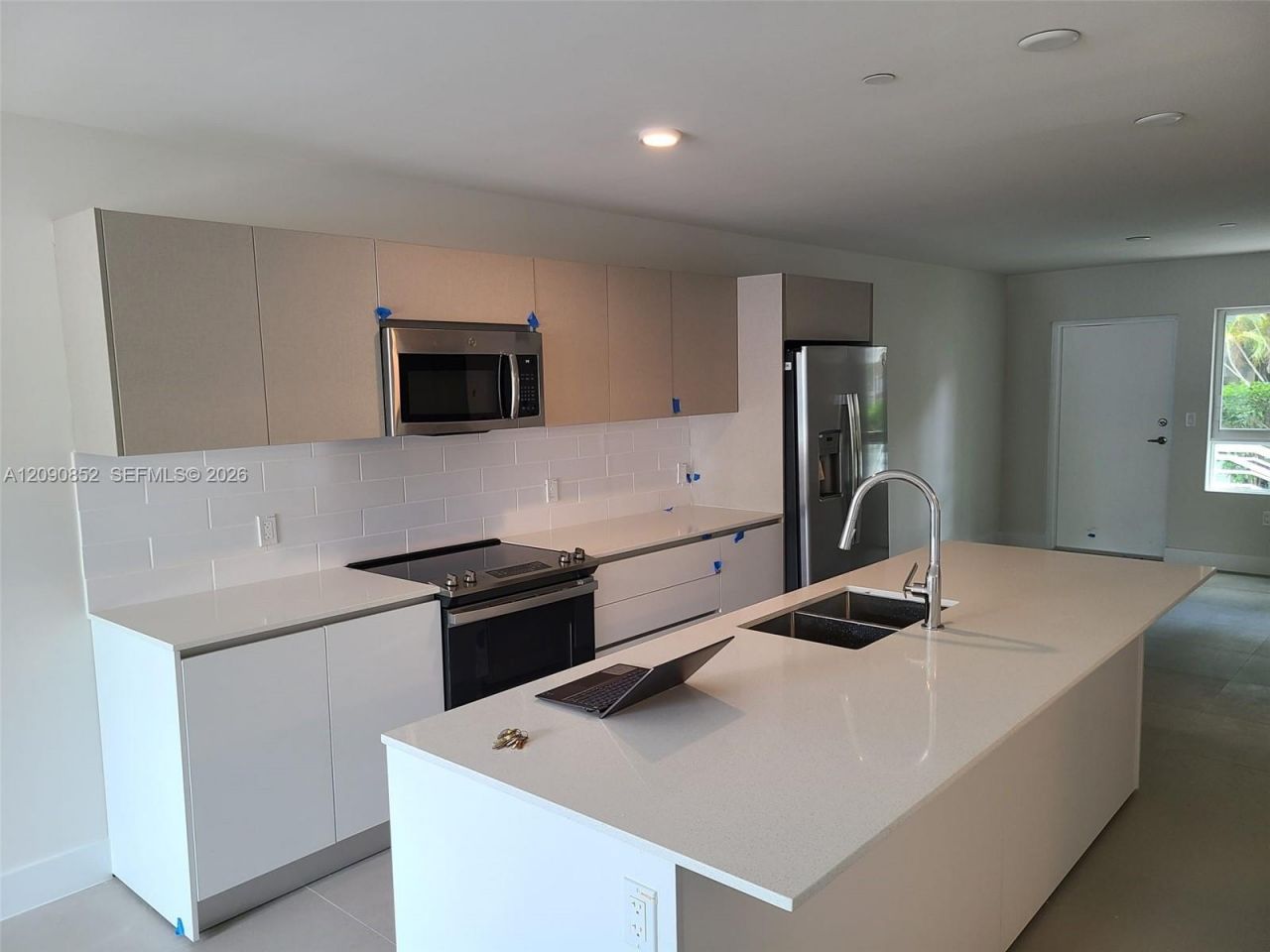 2555 NE 193 St , Unit 2114, Miami, FL 33180 Photo
