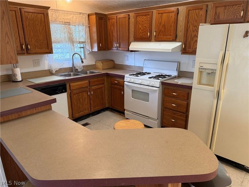 202 Connecticut Drive, Unit 202, Elyria, OH 44035 Photo 4