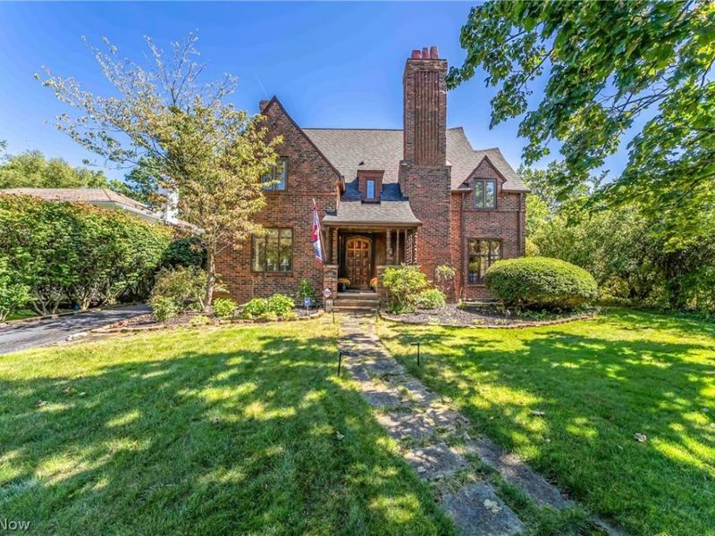 2677 Belvoir Boulevard, Shaker Heights, OH 44122 Photo 2