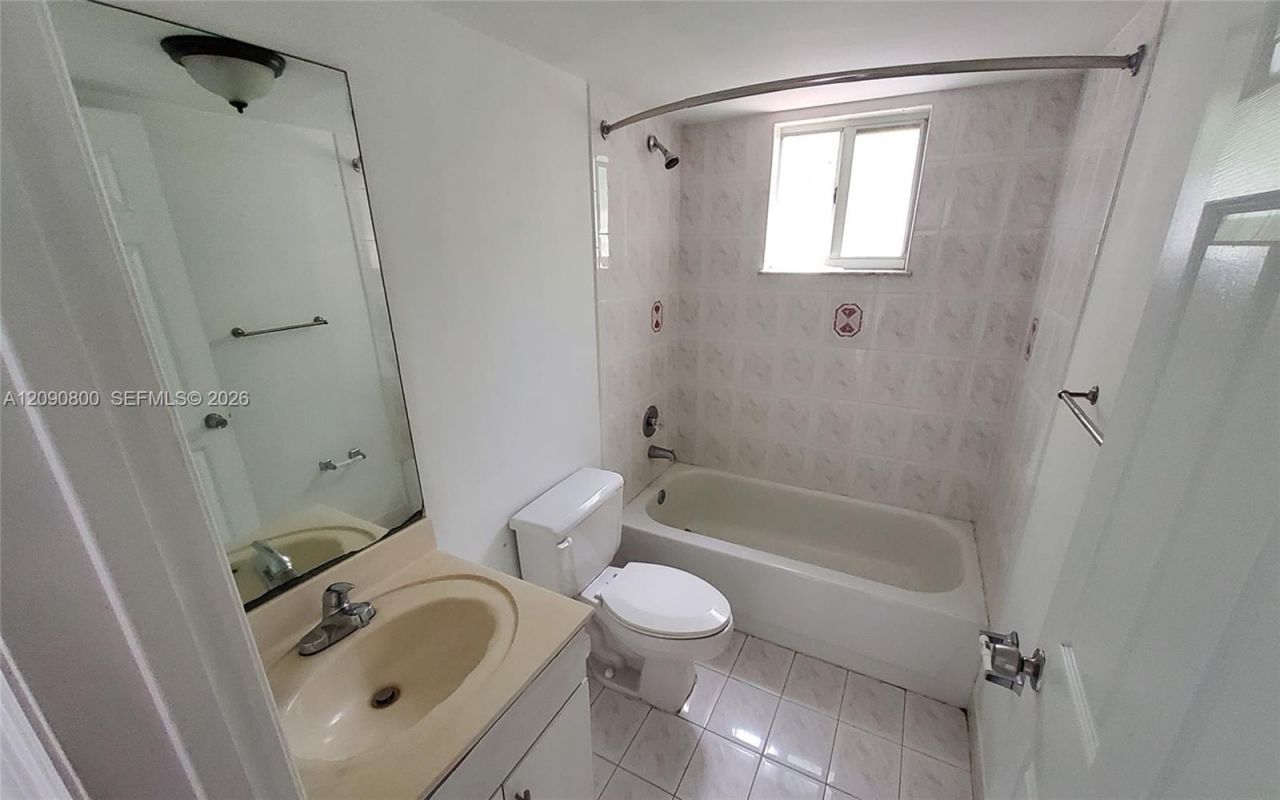 5810 W 18th Ln, Unit 101, Hialeah, FL 33012 Photo