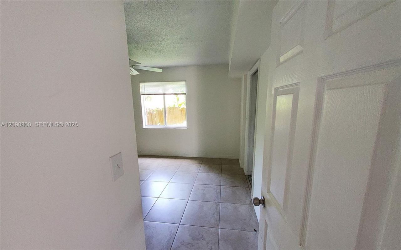 5810 W 18th Ln, Unit 101, Hialeah, FL 33012 Photo