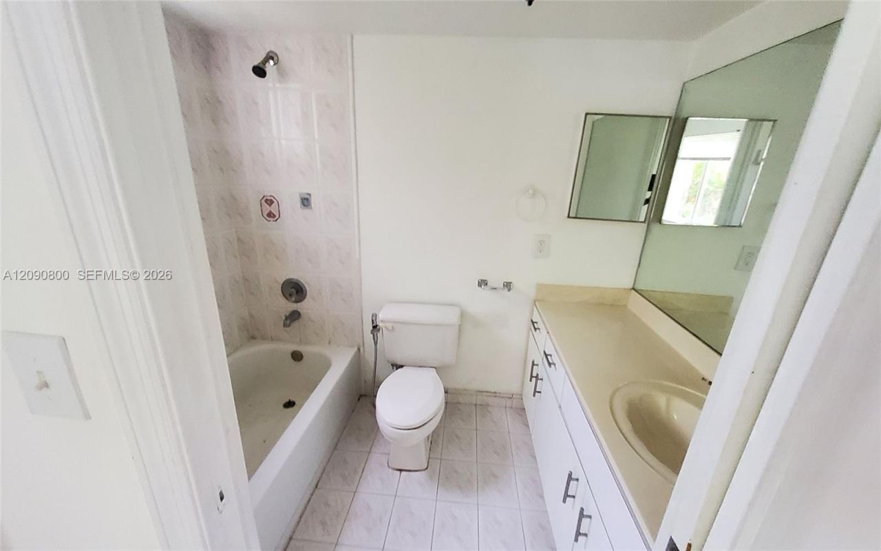 5810 W 18th Ln, Unit 101, Hialeah, FL 33012 Photo