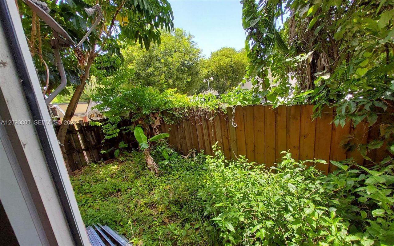 5810 W 18th Ln, Unit 101, Hialeah, FL 33012 Photo