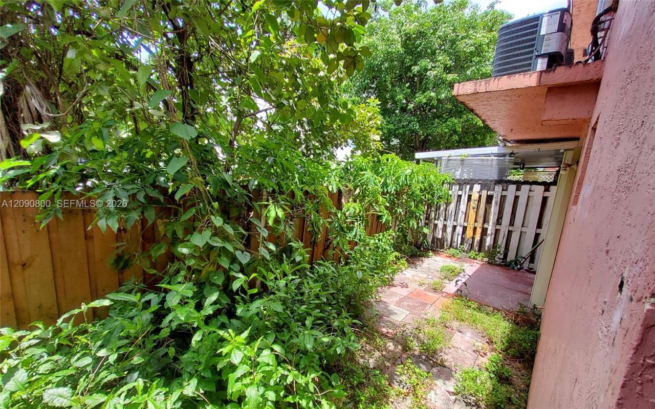 5810 W 18th Ln, Unit 101, Hialeah, FL 33012 Photo