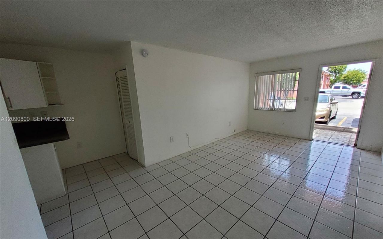 5810 W 18th Ln, Unit 101, Hialeah, FL 33012 Photo