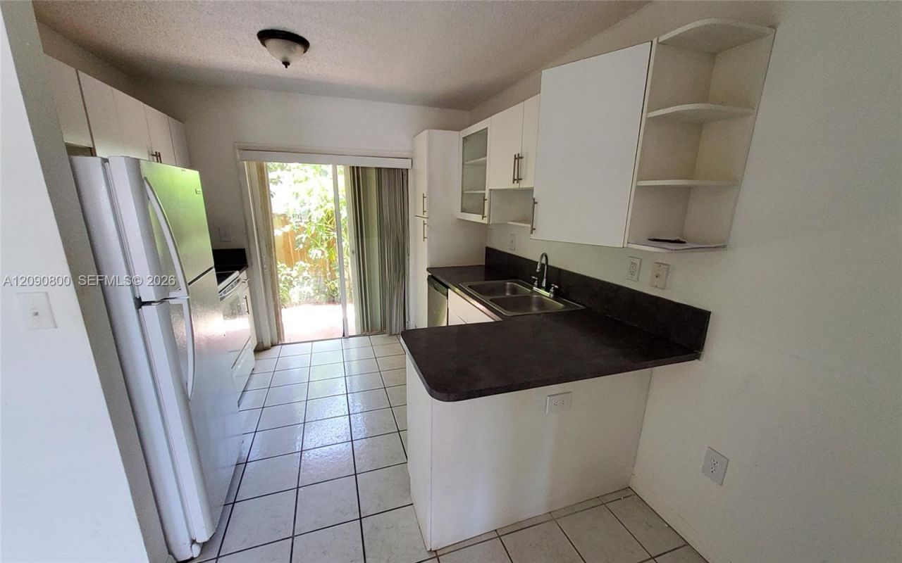 5810 W 18th Ln, Unit 101, Hialeah, FL 33012 Photo