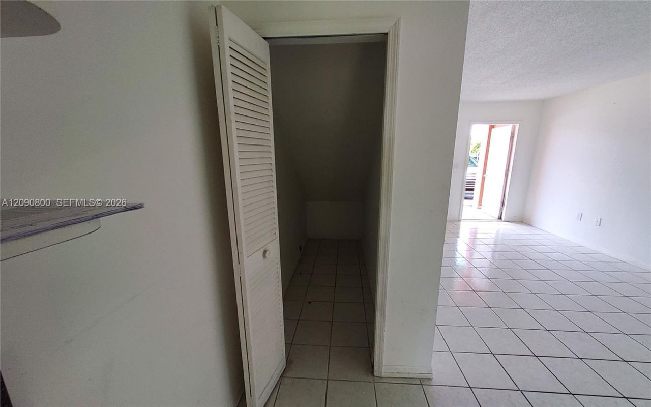 5810 W 18th Ln, Unit 101, Hialeah, FL 33012 Photo