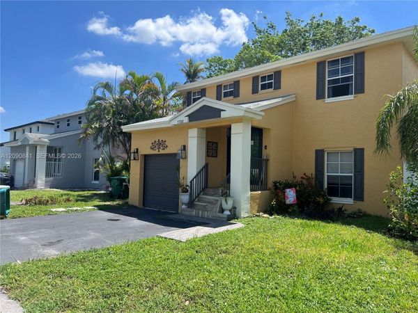 5788 Woodland Point Dr , Tamarac, FL 33319