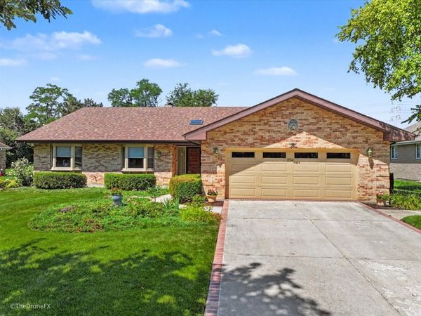 254 Wood Glen Lane , Oak Brook, IL 60523