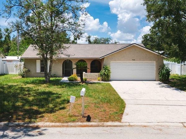 7504 N SANIBEL CIRCLE , TEMPLE TERRACE, FL 33637