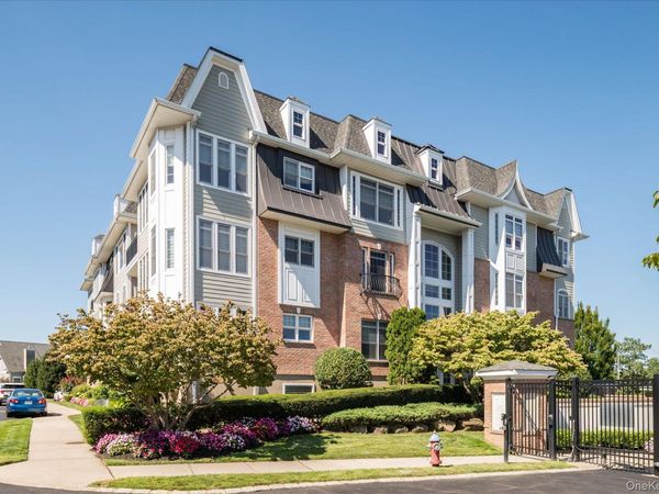 103 Roosevelt Way, Westbury, NY 11590