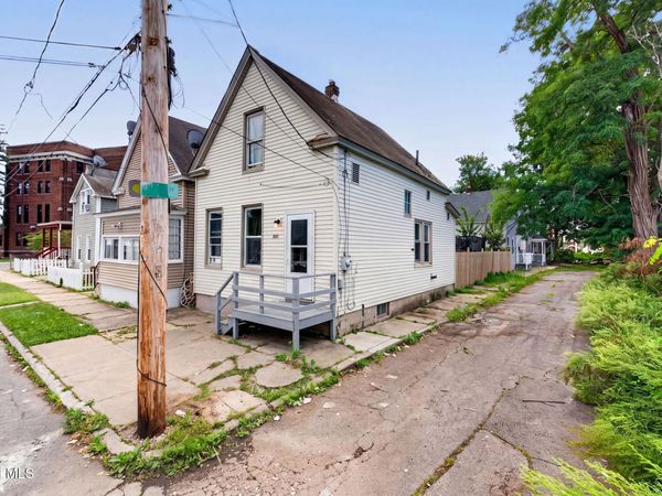 800 Emmett Street, Schenectady, NY 12307