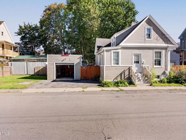 27 Steuben Street, Schenectady, NY 12307