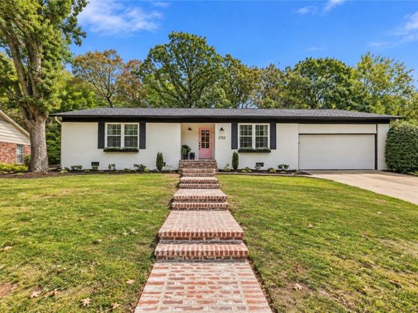 2722 N Stagecoach Drive, Fayetteville, AR 72703
