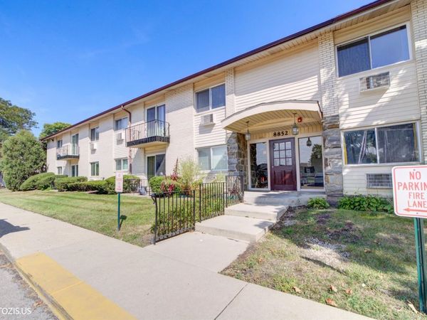 8852 N Leslie Lane , Unit 2C, Des Plaines, IL 60016