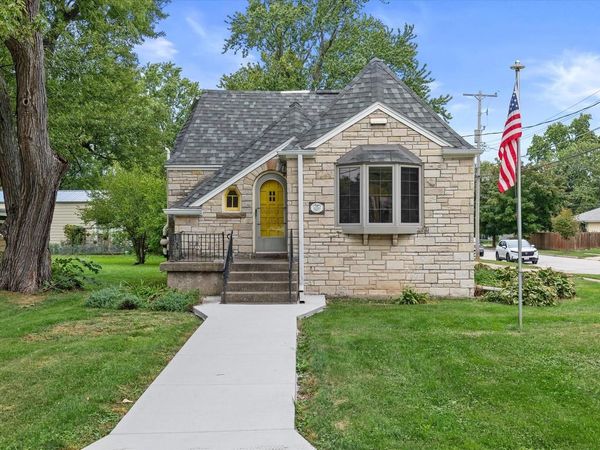 2000 Summit AVENUE, Waukesha, WI 53188