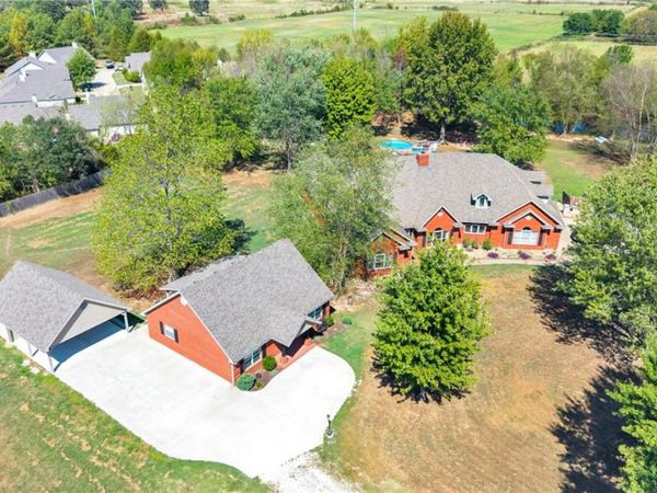 4005 N Old Wire Road, Fayetteville, AR 72703