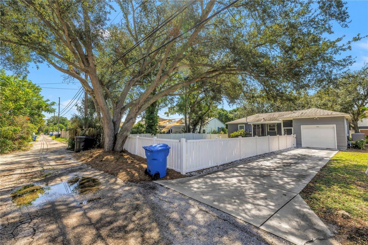 755 39th Avenue Ne, Saint Petersburg, FL 33703 Photo