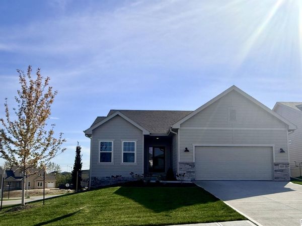 18403 Sage Street, Omaha, NE 68136