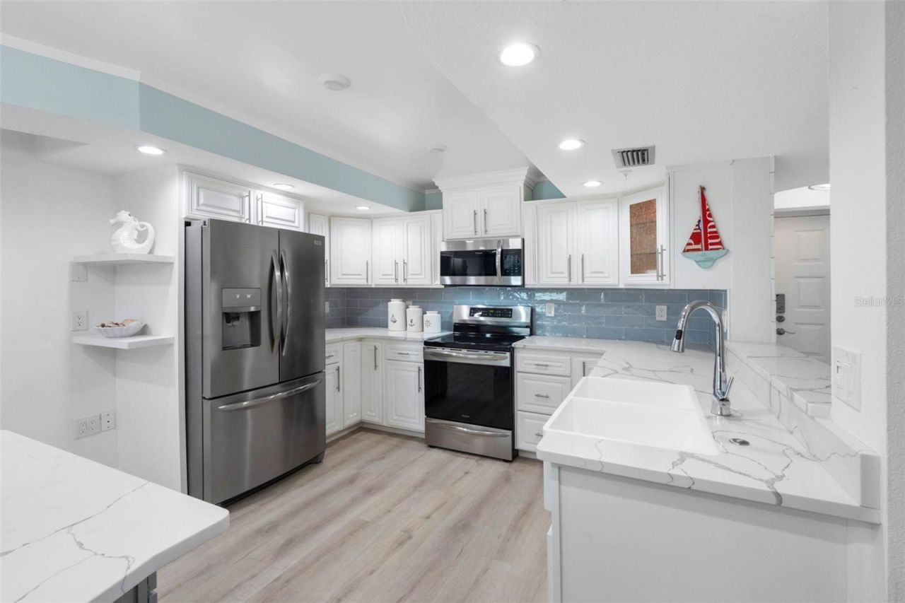 1310 Gulf Boulevard, Unit 502, Indian Rocks Beach, FL 33785 Photo