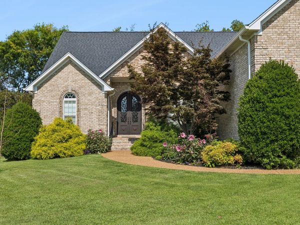 402 Five Oaks Blvd , Lebanon, TN 37087