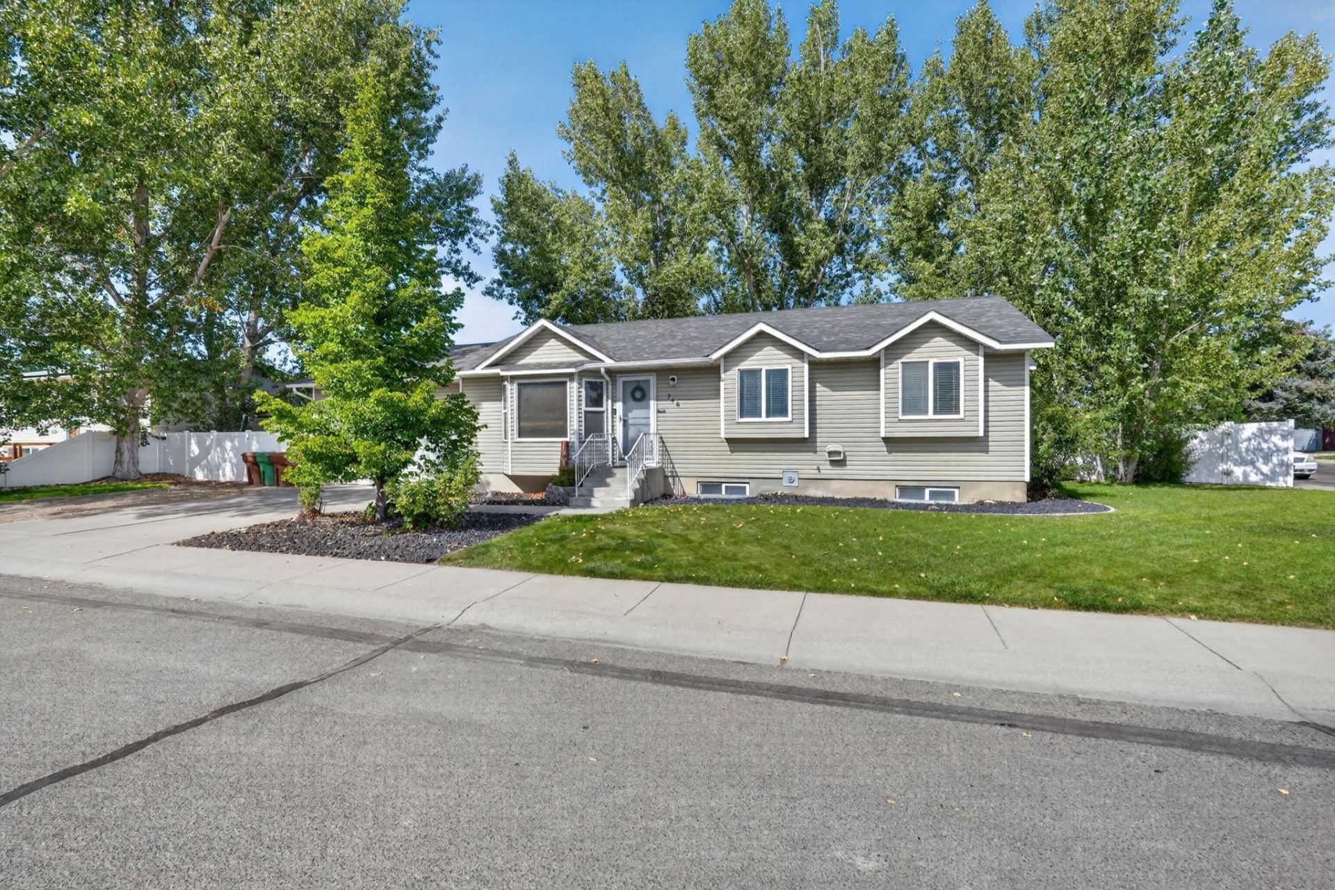748 Callie St, Chubbuck, ID 83202 Main Photo