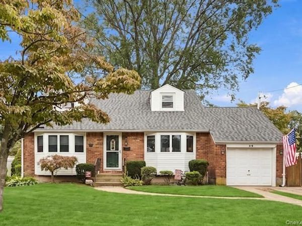 44 Dulittle Street , North Babylon, NY 11703