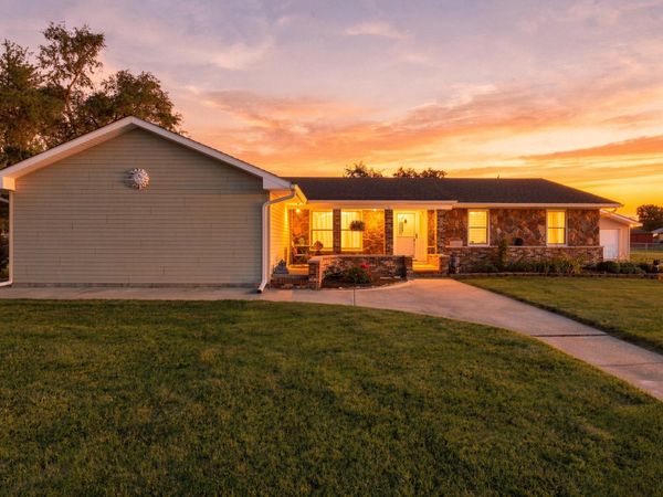 24368 Sylvan Avenue, Brownstown, MI 48134