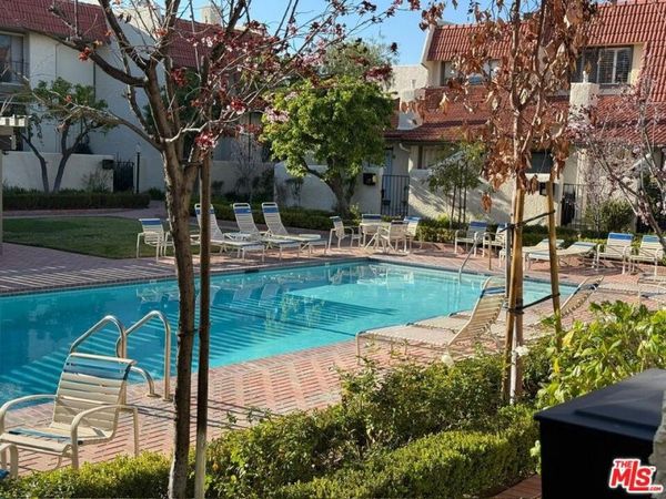 22313 Erwin Street, Woodland Hills, CA 91367