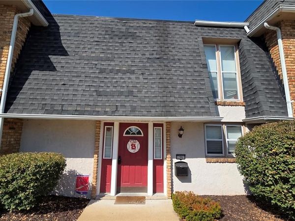 12861 Town And Four Drive, Unit 12861, Creve Coeur, MO 63141