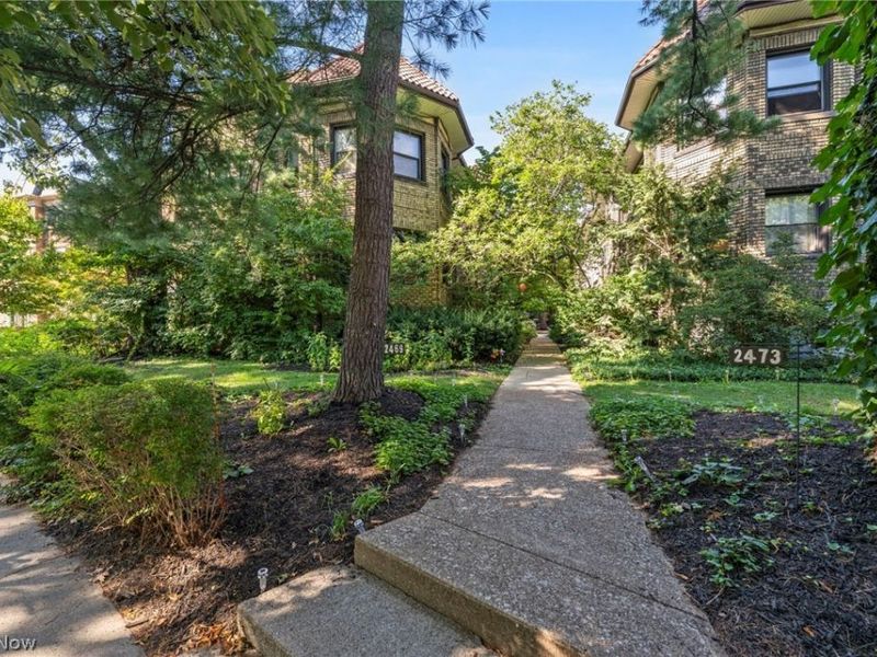 2469 Overlook Road, Unit 7, Cleveland Heights, OH 44106 Photo 1